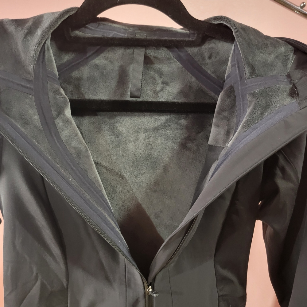 lululemon athletica Women's Utility Jacket in Black - Picture 9 of 12